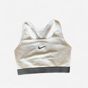 Nike Swoosh Medium Support Women’s Padded Sports Bra